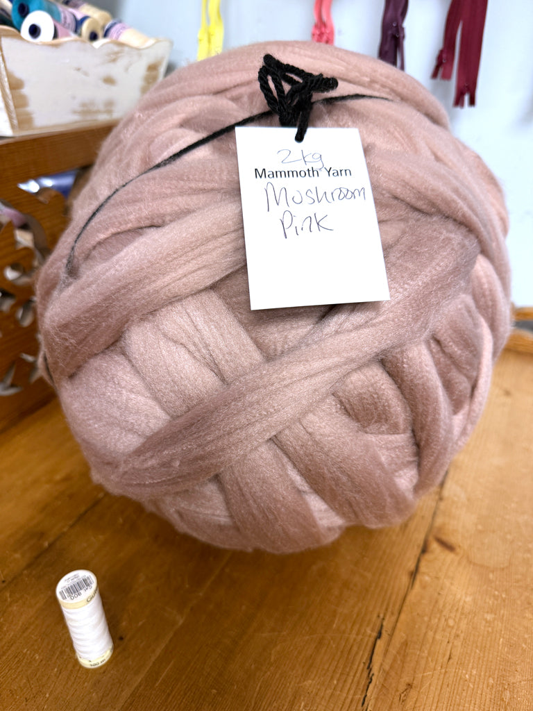 Woolly Mahoosive - Mammoth Arm Knitting Yarn – 2KG - Mushroom Pink