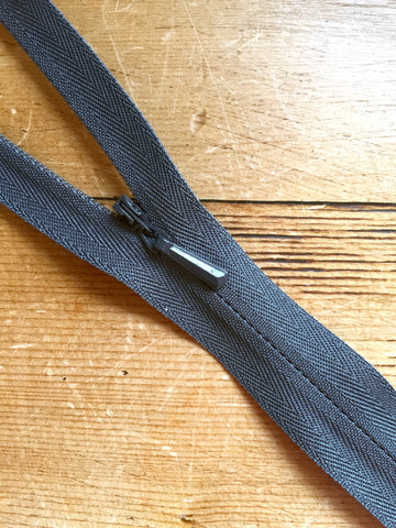 16"/41cm Concealed Zip - Brown (570)