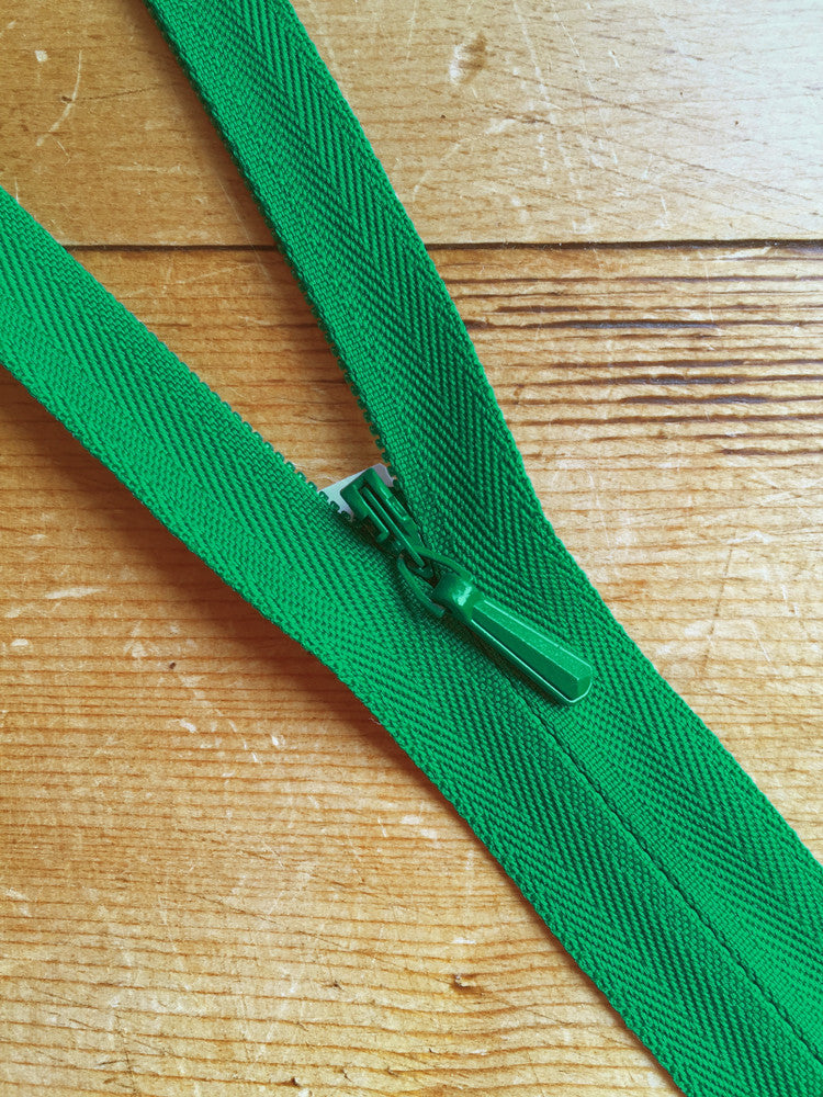 22"/56cm Concealed Zip - Bright Green (540) - Craftyangel