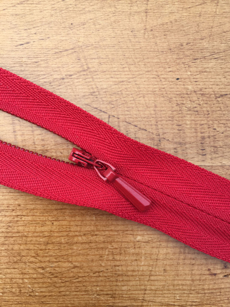 22"/56cm Concealed Zip - Red (519) - Craftyangel