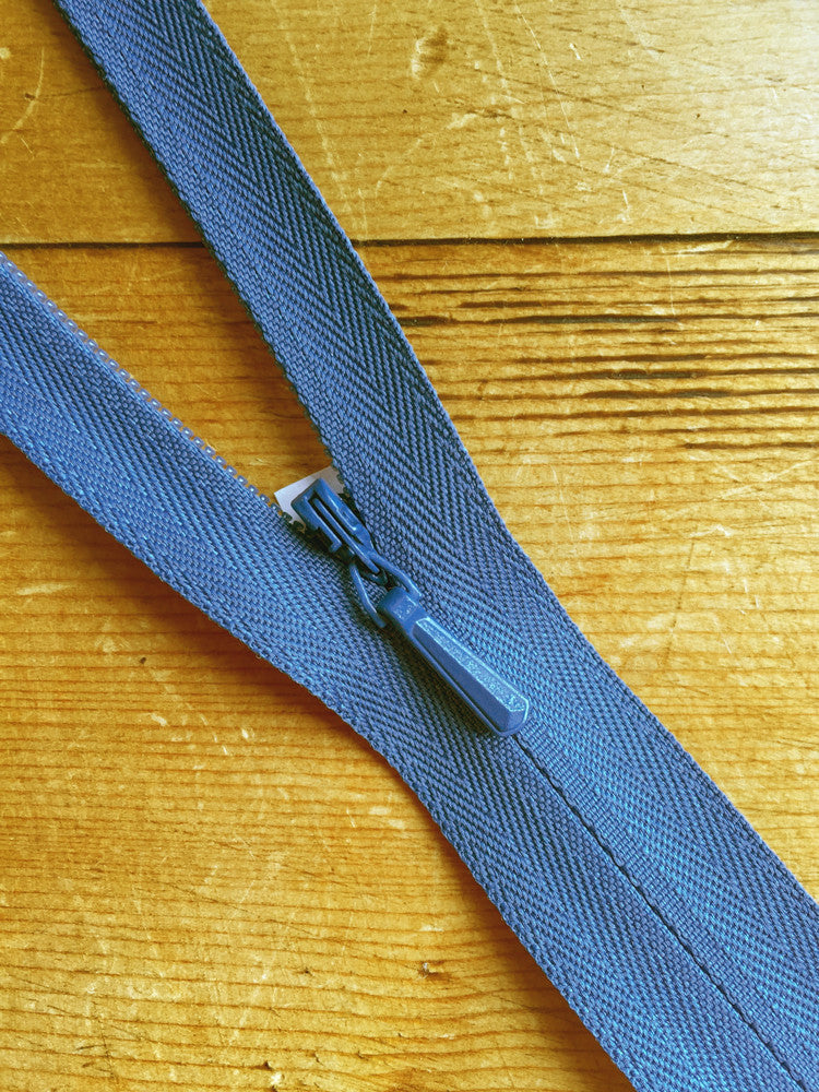 16"/41cm Concealed Zip - Saxe Blue (557) - Craftyangel